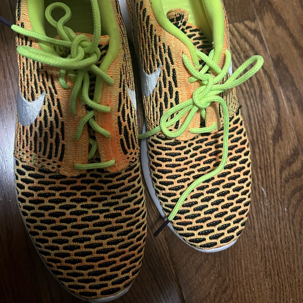 Limited edition- Nike Roshe black yellow n orange